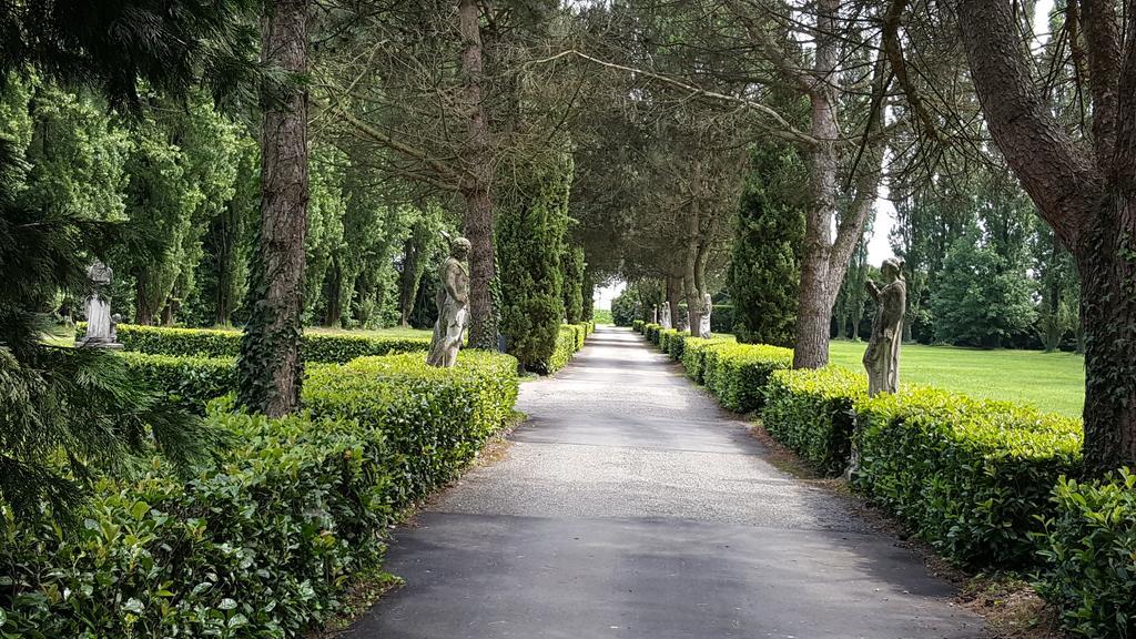 Tenuta Il Tenchio Hotel Lacchiarella Luaran gambar