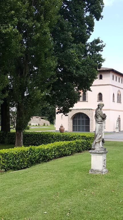 Tenuta Il Tenchio Hotel Lacchiarella Luaran gambar