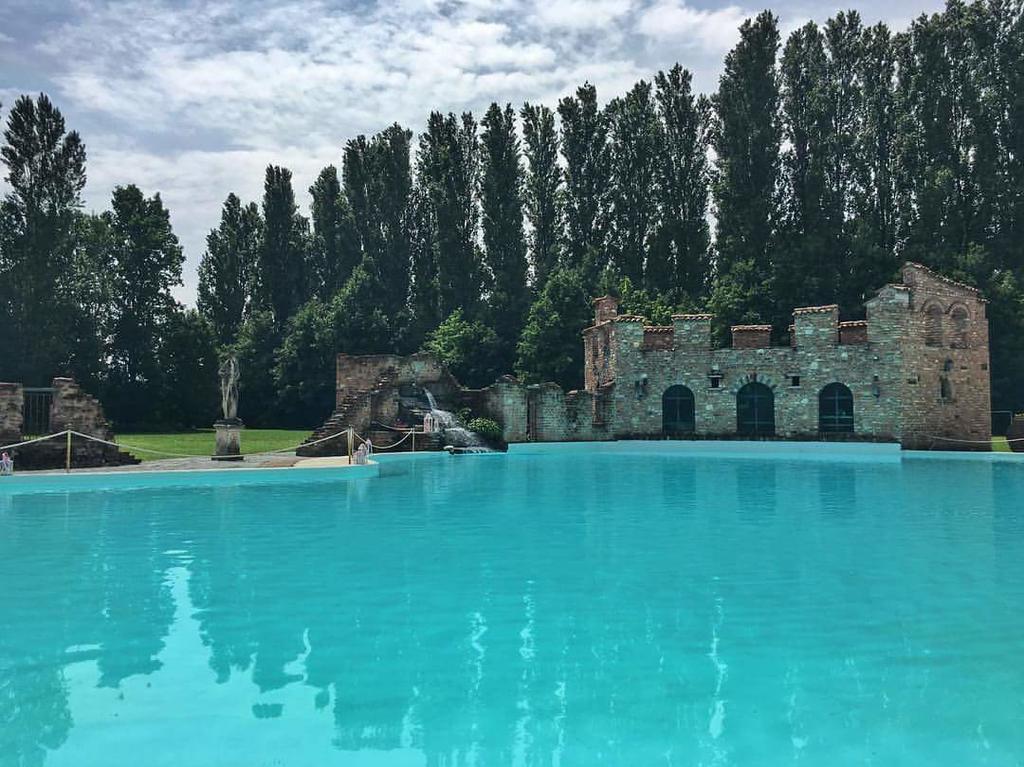 Tenuta Il Tenchio Hotel Lacchiarella Luaran gambar